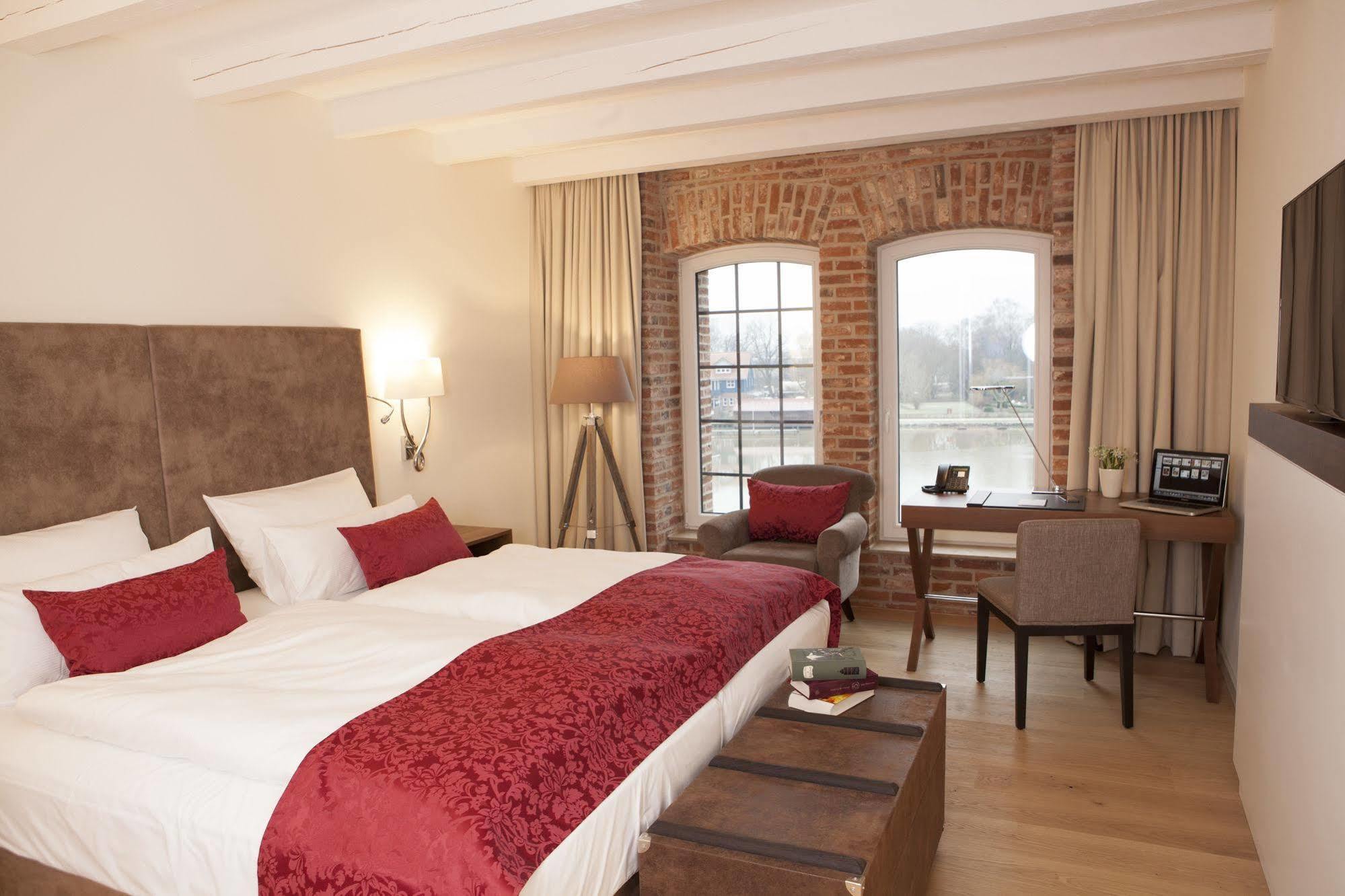 Hotel Hafenspeicher เลียร์ ภายนอก รูปภาพ