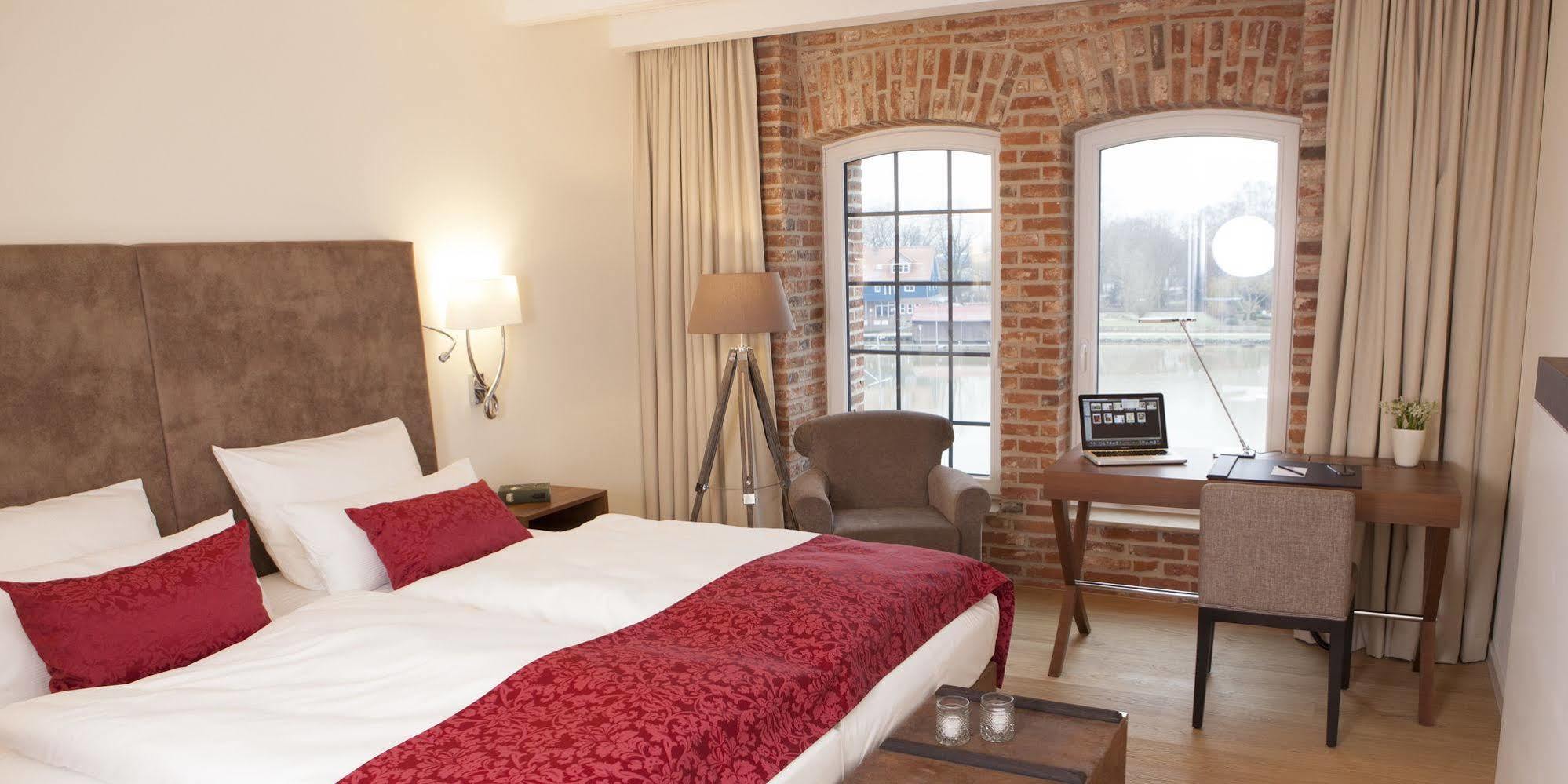 Hotel Hafenspeicher เลียร์ ภายนอก รูปภาพ